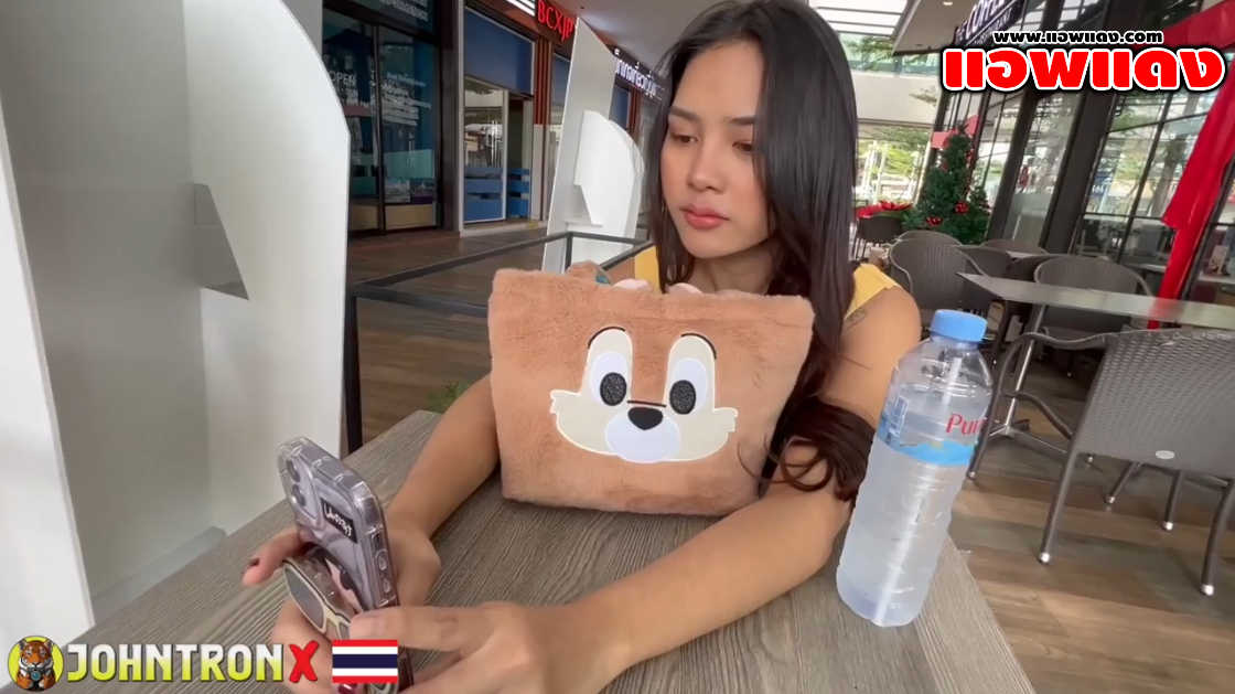 หนังโป๊ไทย JohntronX – Bua น้องบัวสาวไทยร่านหีมาขายตัวให้พี่จอร์น เย็ดถึงคอนโดแล้วโดนจับซอยท่าหมาแบบไม่ยั้งจนน้ำแตกในเลย